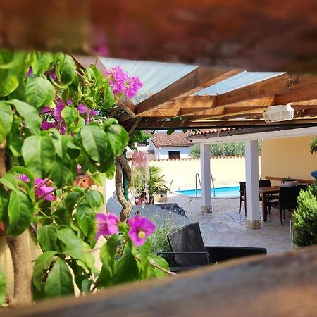 Holiday Home "Mala Kuca " With Heated Pool 普拉 外观 照片