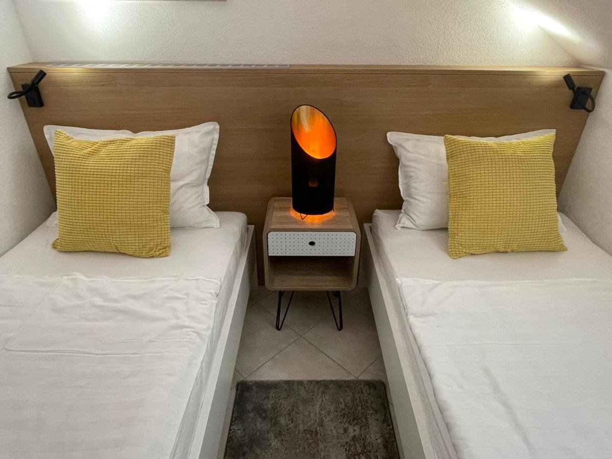 Holiday Home "Mala Kuca " With Heated Pool 普拉 外观 照片