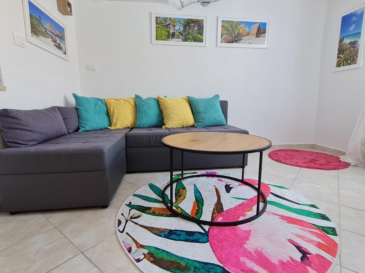 Holiday Home "Mala Kuca " With Heated Pool 普拉 外观 照片