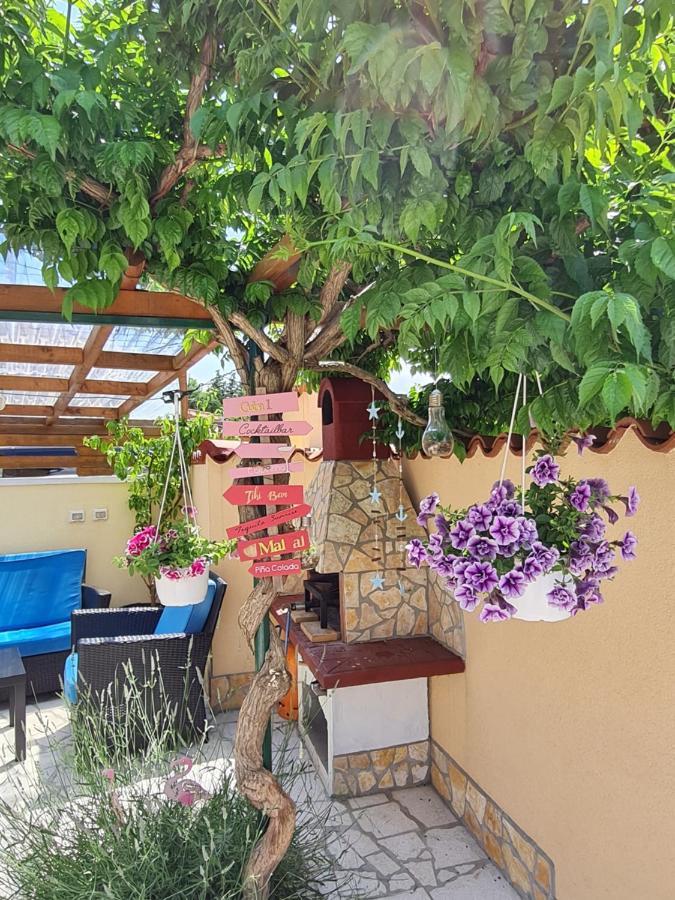Holiday Home "Mala Kuca " With Heated Pool 普拉 外观 照片