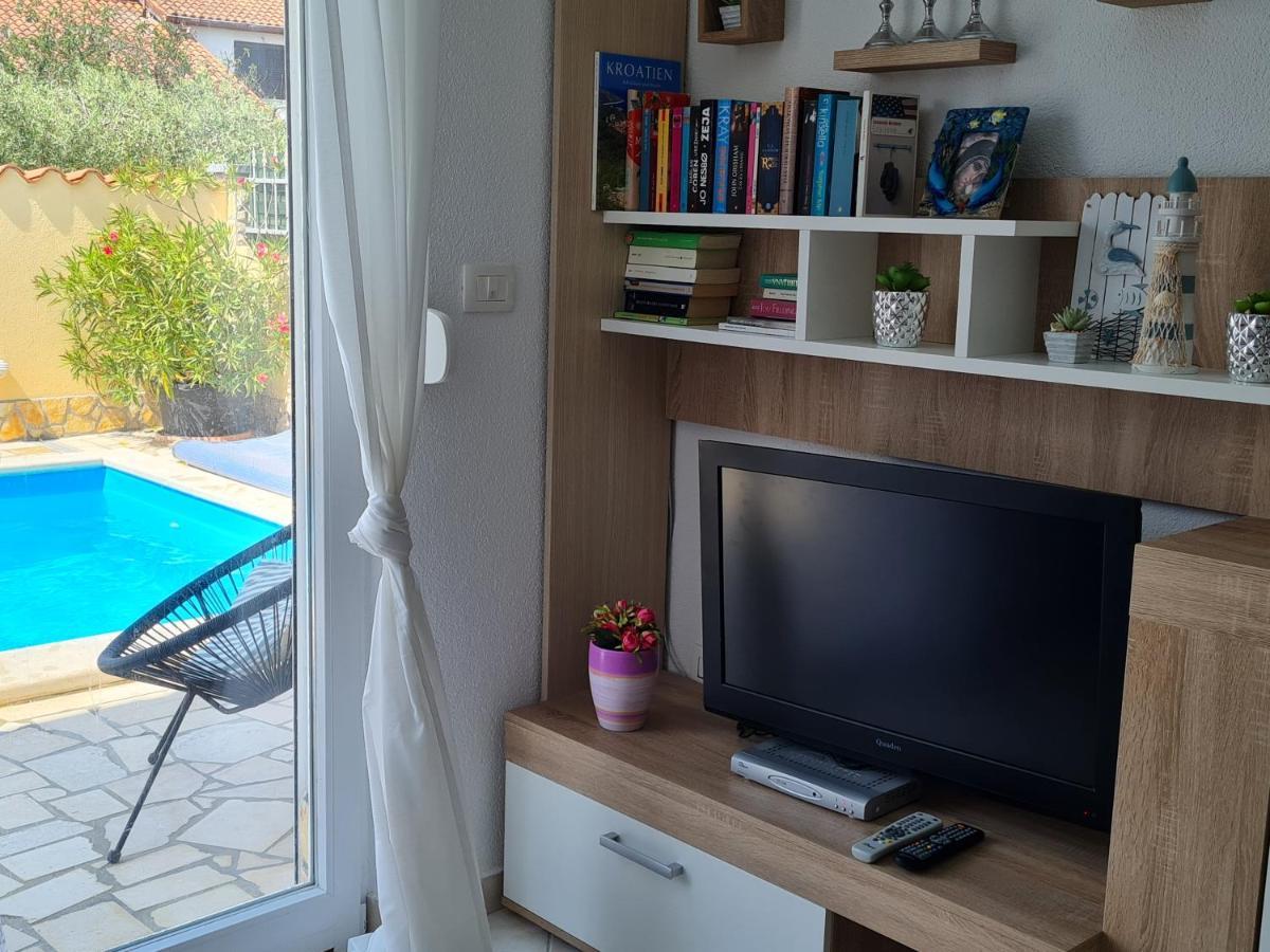 Holiday Home "Mala Kuca " With Heated Pool 普拉 外观 照片
