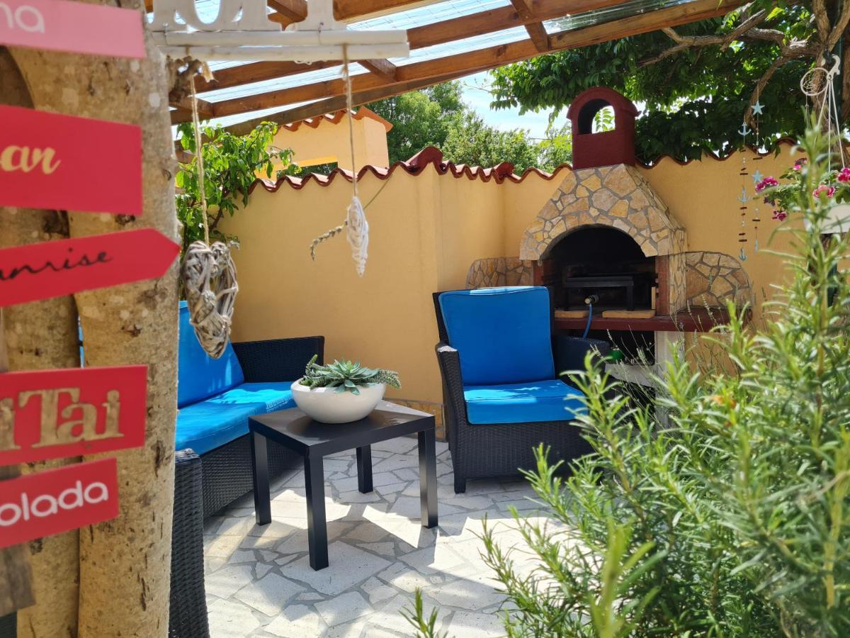 Holiday Home "Mala Kuca " With Heated Pool 普拉 外观 照片