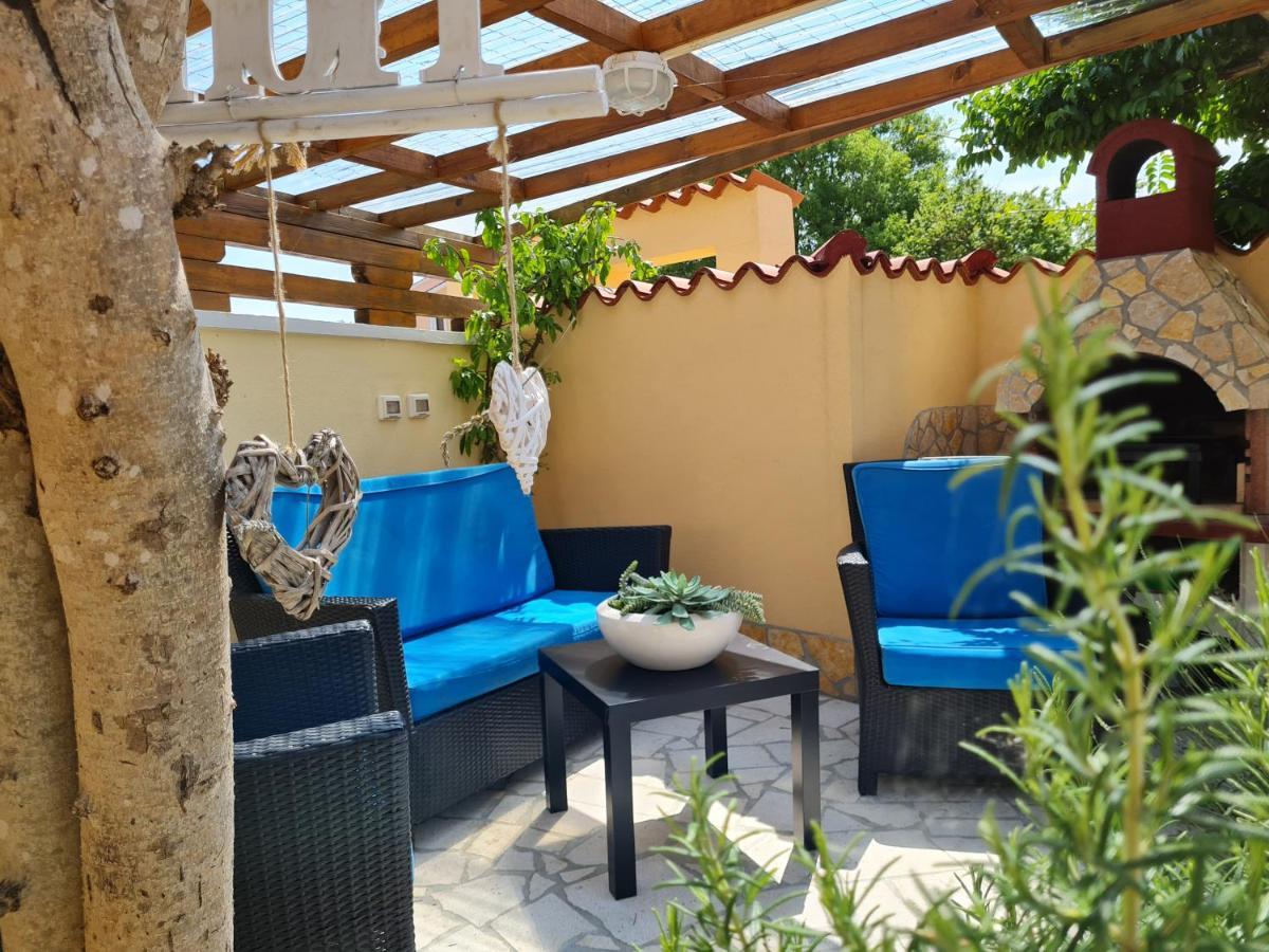 Holiday Home "Mala Kuca " With Heated Pool 普拉 外观 照片