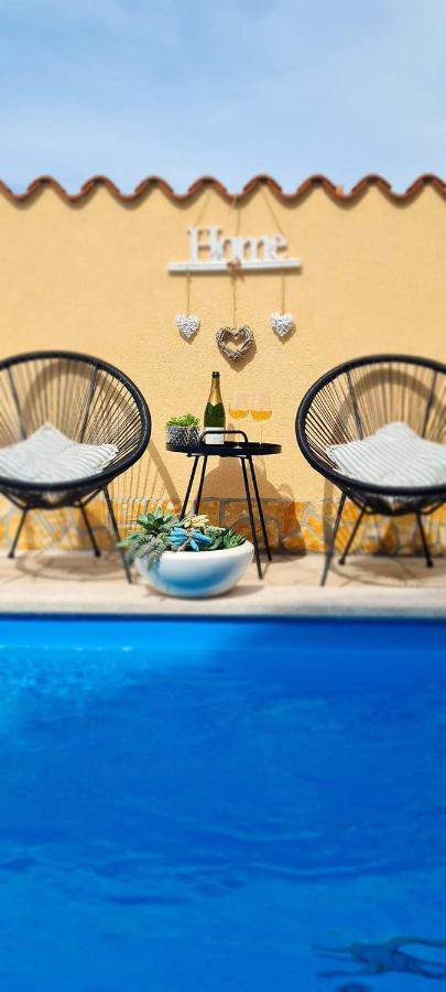 Holiday Home "Mala Kuca " With Heated Pool 普拉 外观 照片