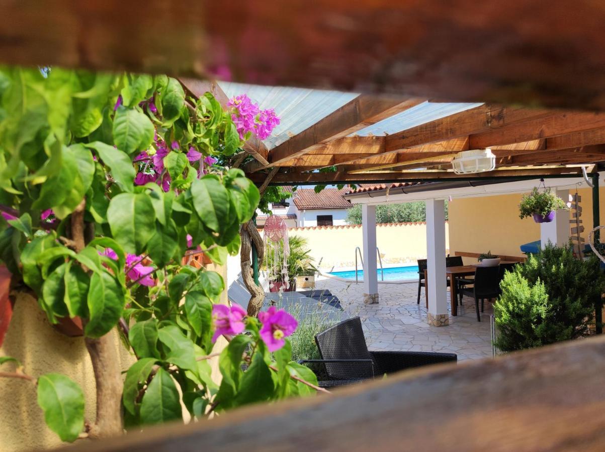 Holiday Home "Mala Kuca " With Heated Pool 普拉 外观 照片